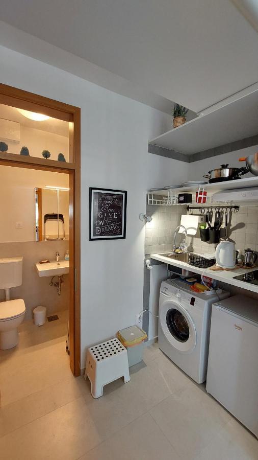 Cozy, Bright And Affordable Studio W/ Free Parking Ljubljana Kültér fotó